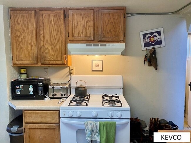 Building Photo - 208 E Pitkin St