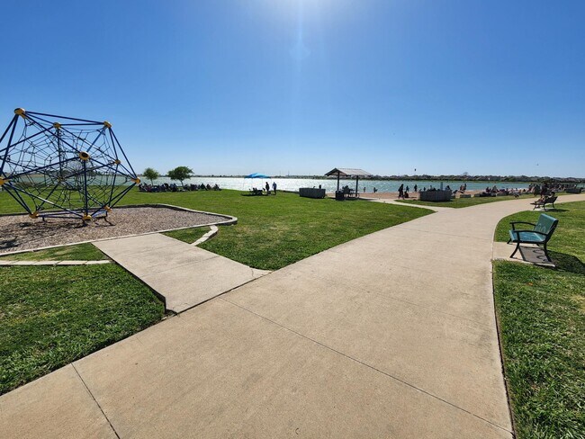 Building Photo - Highland Haven: Elevated Living in the City