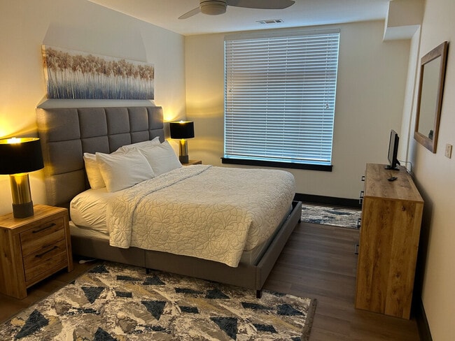 Foto del edificio - 539 W Trade St