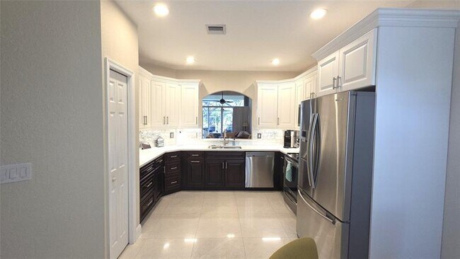 Building Photo - 504 W Palm Aire Dr