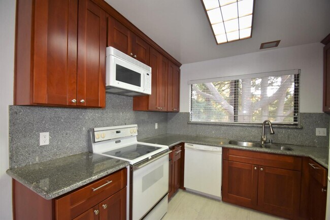 Building Photo - 4022 Rector Common