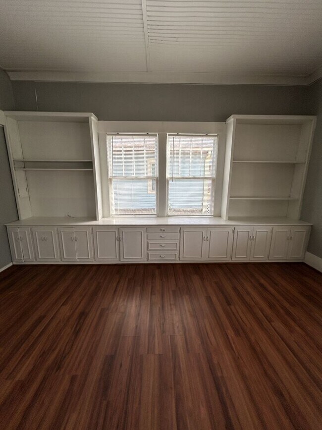 Foto del edificio - This One is a Stunner!  5br/3ba A MUST-SEE! - $1600/Mo!  Now Offering Short-Term Leasing!