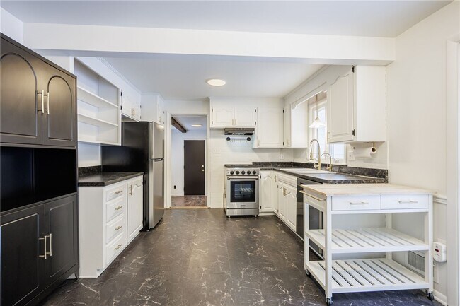 Foto del edificio - 105 Chestnut Dr