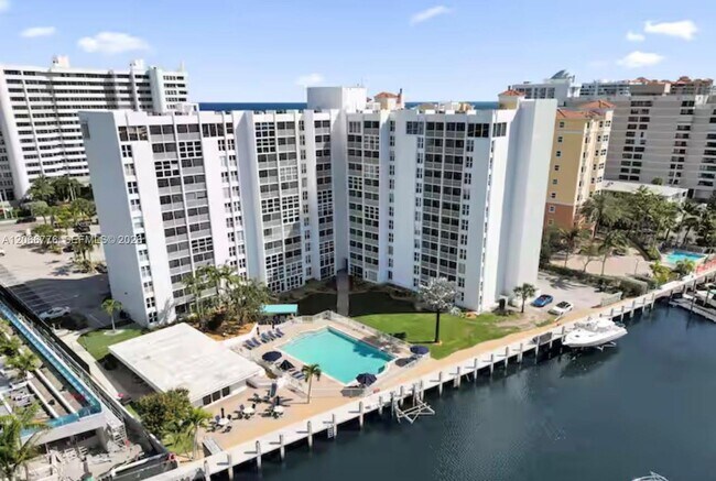Foto del edificio - 1391 S Ocean Blvd