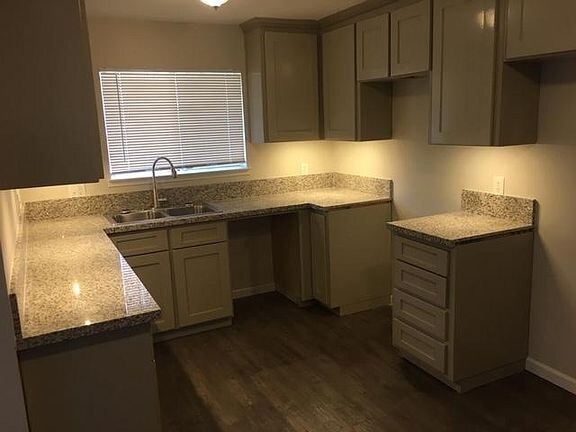 Foto del edificio - Accessible And Comfortable In Fresno