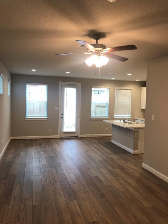 Foto del edificio - 3107 Flower Market Ln