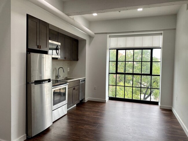 Photo - 824 N Calvert St Apartments