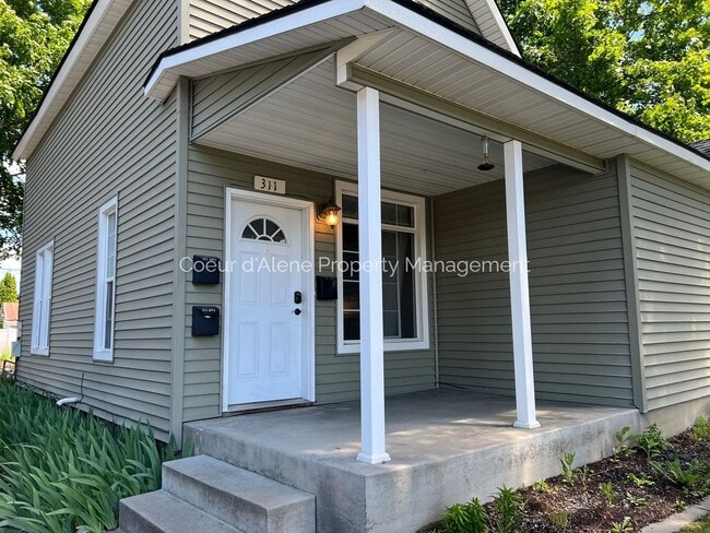 Building Photo - 311 E Foster Ave