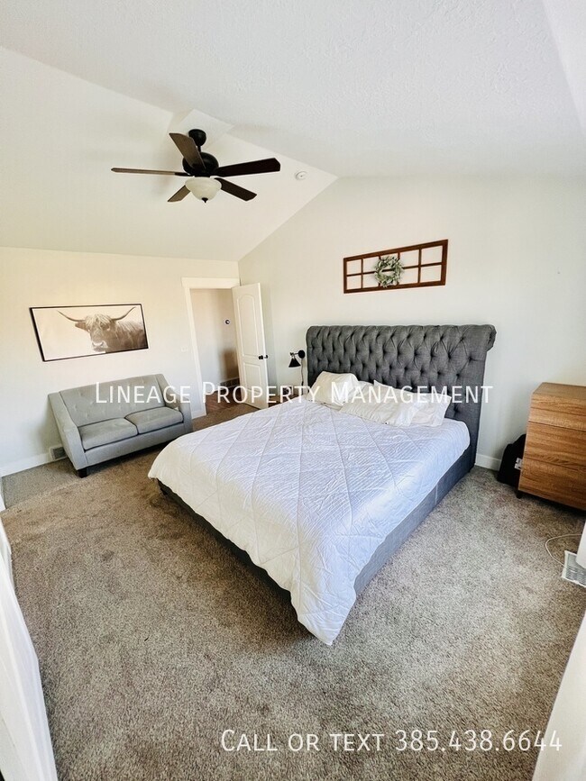 Building Photo - 9722 N Horizon Dr