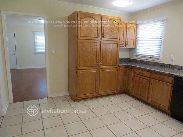 Foto del edificio - 1359 Raymond Dr