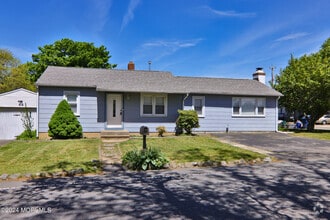 Building Photo - 68 Elm St