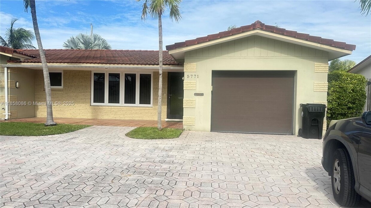 Foto principal - 5771 NE 19th Ter