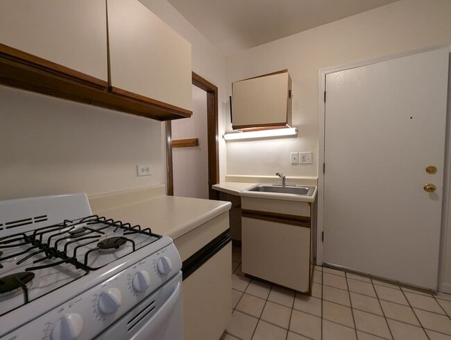 Foto del edificio - 815 W Cornelia Ave