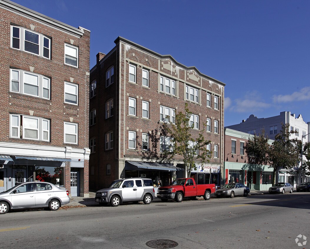 Building Photo - 924-926 Main St