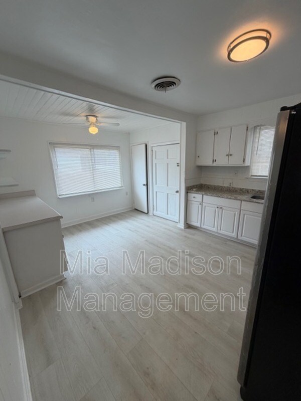 Foto del edificio - 2319 E 42nd St
