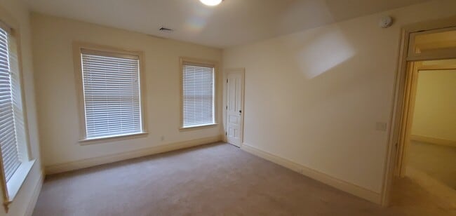 Building Photo - 1054 Cornwall Rd