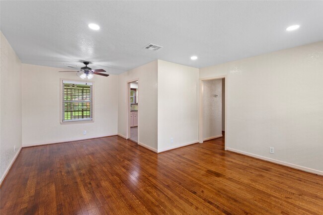 Foto del edificio - 6714 Langdon Ln