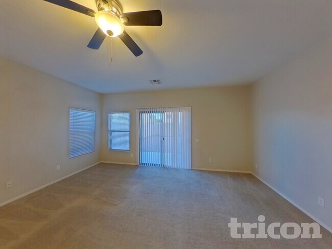 Foto del edificio - 42756 W Elizabeth Ave