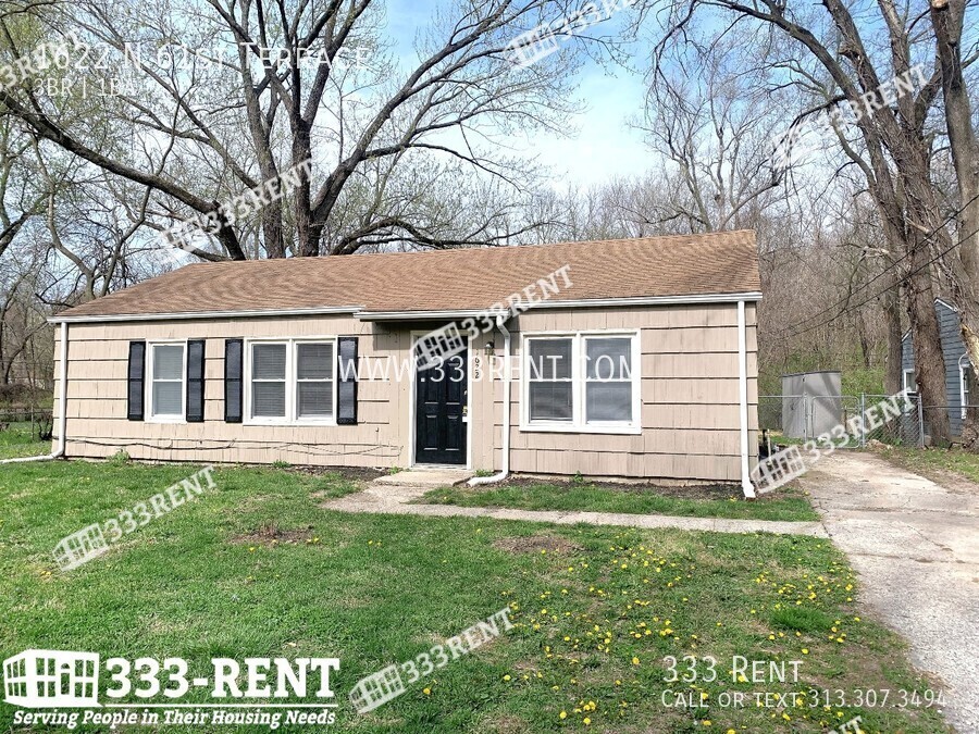 Primary Photo - Renovated three bed one bath home with big...