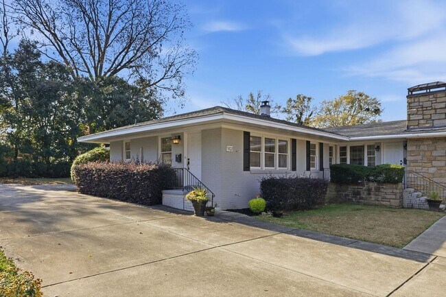 Foto del edificio - Charming 1BR Duplex in Raleigh