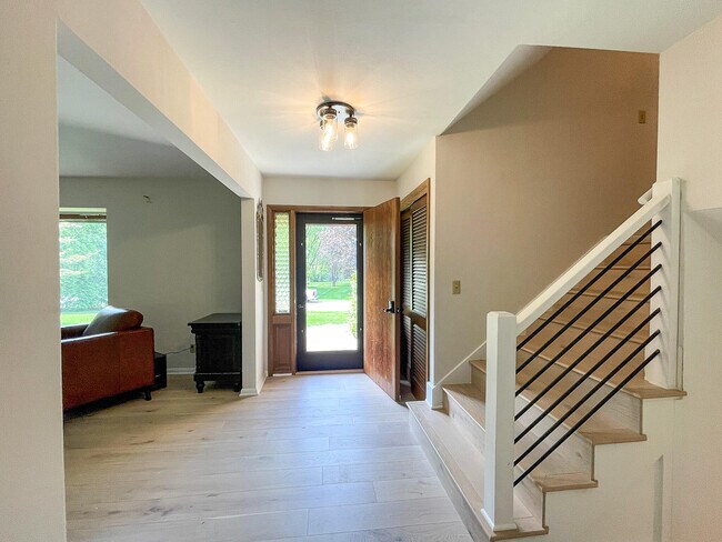 Foto del edificio - 6211 Fisher Ln