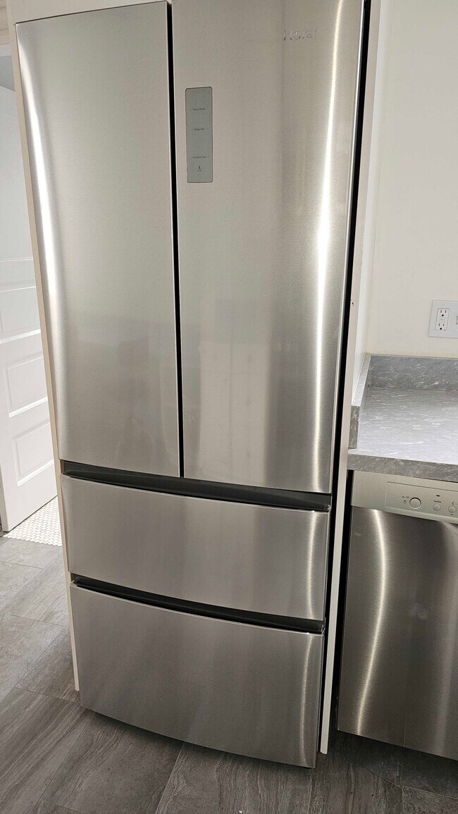 Building Photo - 52 Landers St