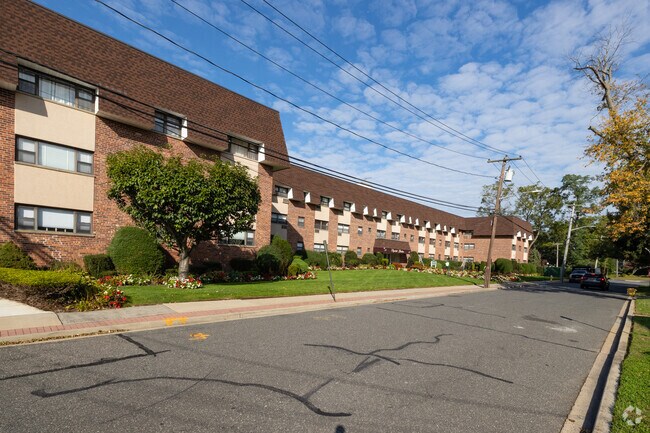 Foto del edificio - Elizabeth Gardens Corp.