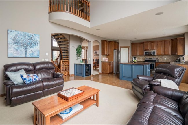 Building Photo - 35 Tremblant Pt SW
