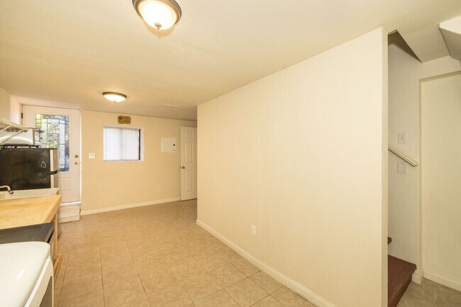 Foto del edificio - 1272 S Mayfair Ave