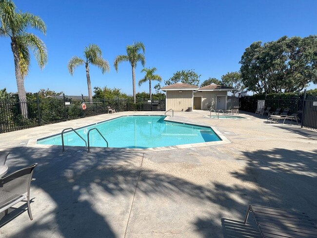 Building Photo - Quail Ridge Oceanside 3 Bed/ 2 Bath Townho...