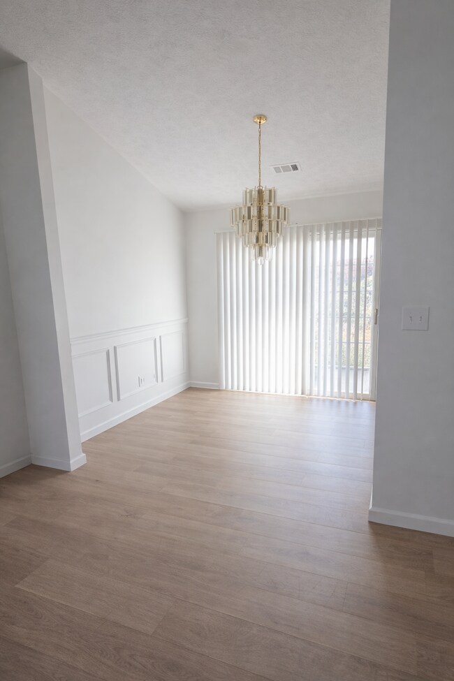 Foto del edificio - 5666 La Fleur Trl