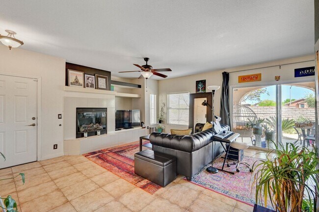 Foto del edificio - AWESOME SUMMERLIN CONDO IN GATED CORONADO ...
