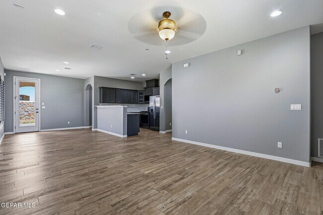 Foto del edificio - 2120 Honour Point Pl