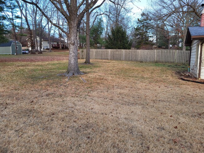 Foto del edificio - 1305 Whitney Ln