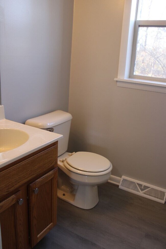 Foto del edificio - 235 Craigdan Dr