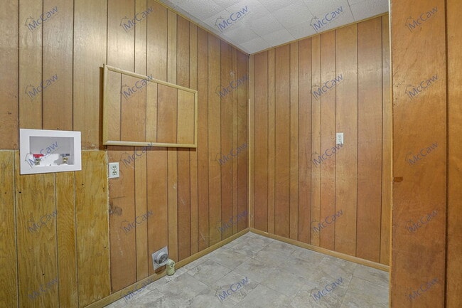 Building Photo - 8708 Barclay St