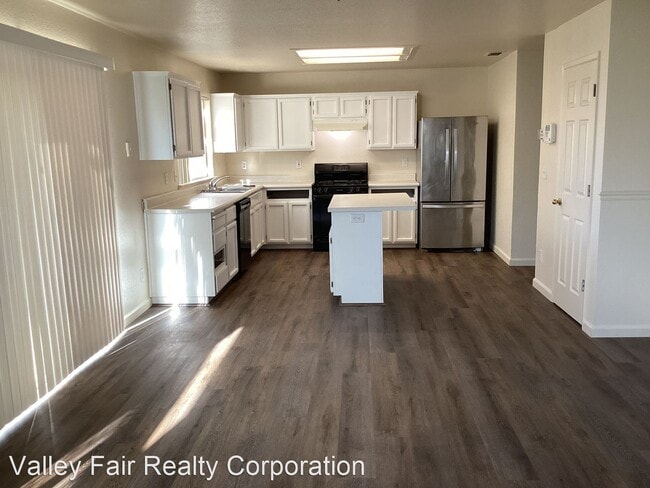 Building Photo - 4 br, 3 bath House - 1791 Oleander Dr Coun...