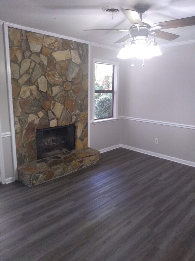 Building Photo - 4111 Fair Oaks Rd