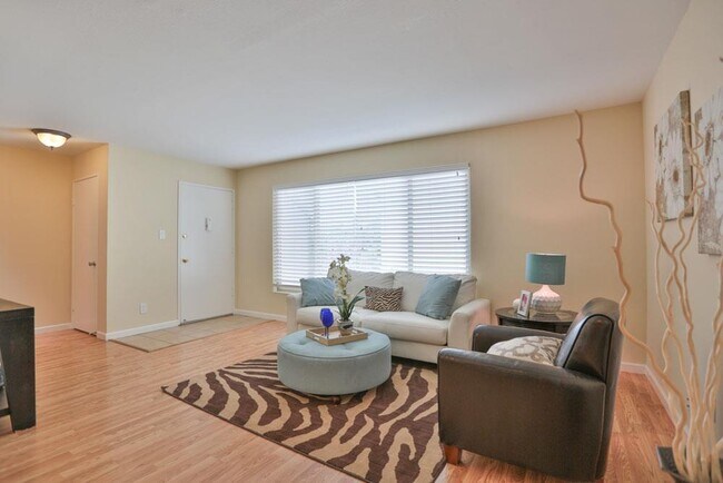 Foto del edificio - 4425 Norwalk Dr
