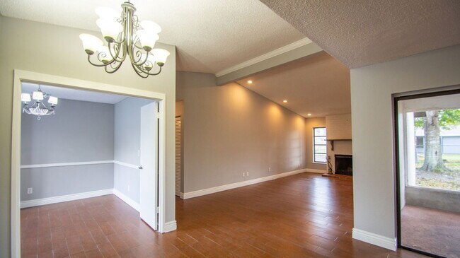 Foto del edificio - 704 Putt Ln