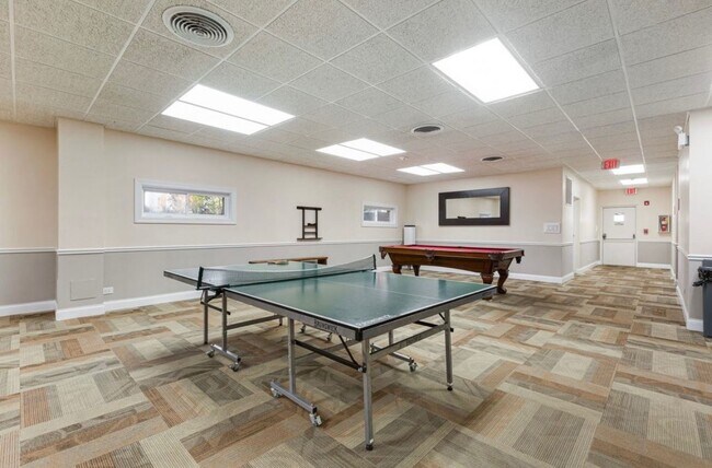 Foto del edificio - 450 Plum Creek Dr