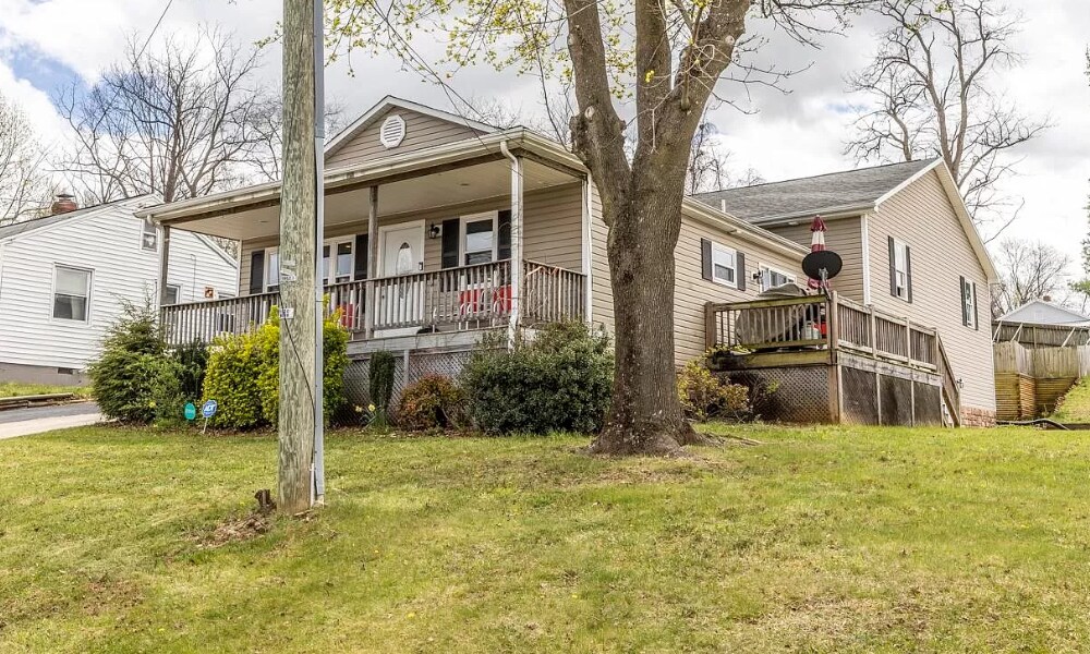 322 Campbell St, Staunton, VA 24401 House for Rent in Staunton, VA