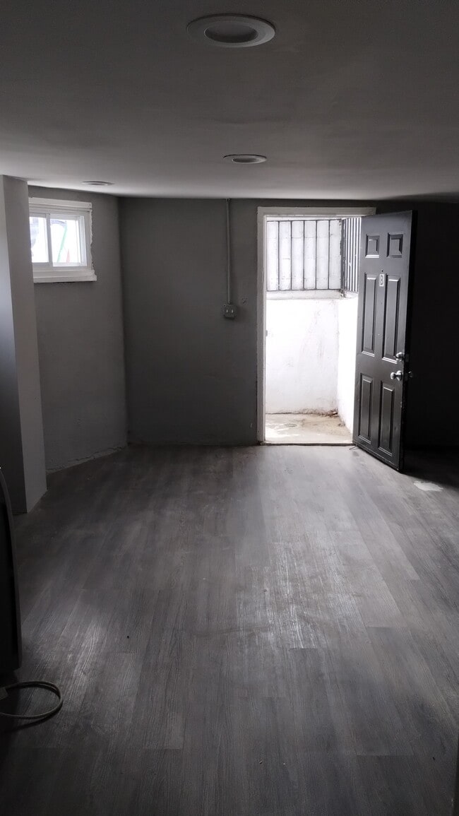 Building Photo - 3107 Evergreen Ave