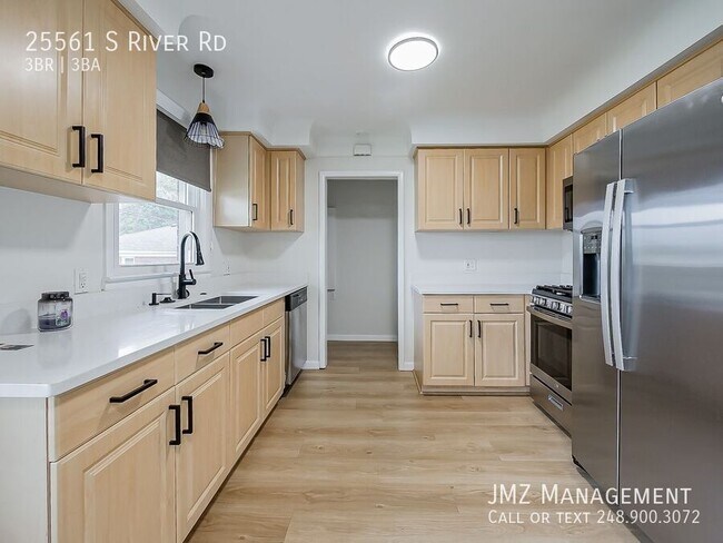 Foto del edificio - 25561 S River Rd