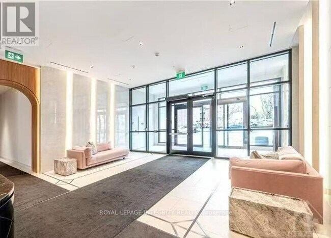 Building Photo - 560 Rideau St