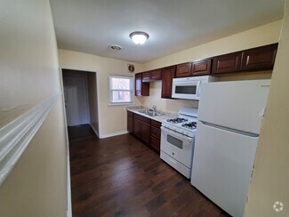 Building Photo - 712 E Sangamon Ave