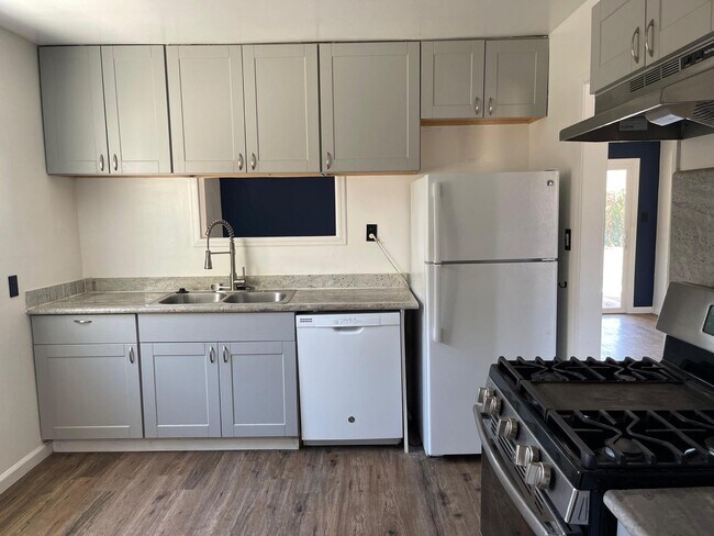 Building Photo - 1740 Cottage Grove Ave