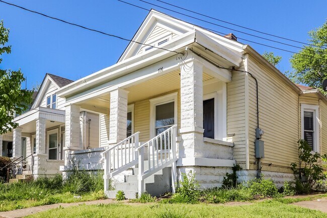 Building Photo - 726 S 35th St