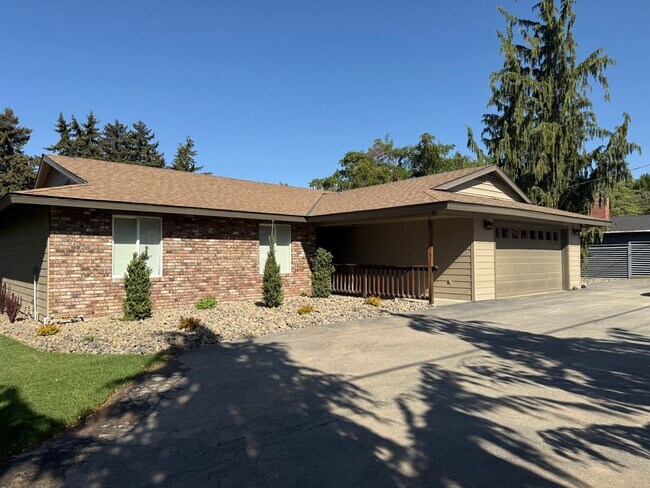 Foto del edificio - Fully Remodeled Rambler with Golf Course V...