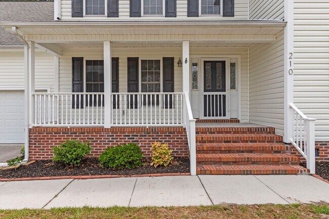 Building Photo - 4 Bedroom 2.5 Bathroom located in Creeks Edge